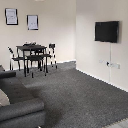Lovely 1 Bedroom Studio Apartment - Merthyr Tydfil Eksteriør billede