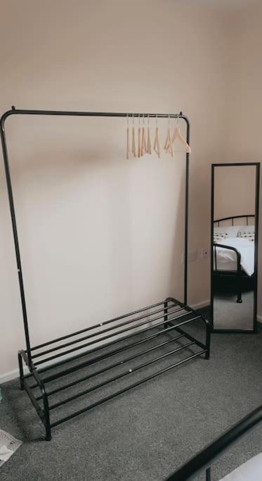 Lovely 1 Bedroom Studio Apartment - Merthyr Tydfil Eksteriør billede