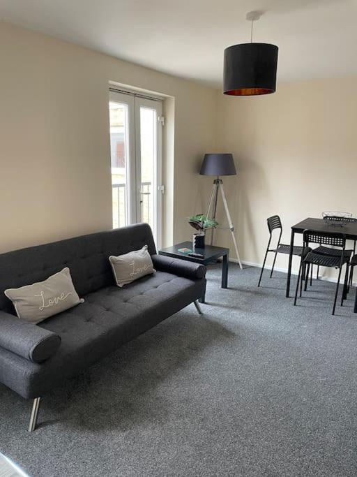 Lovely 1 Bedroom Studio Apartment - Merthyr Tydfil Eksteriør billede