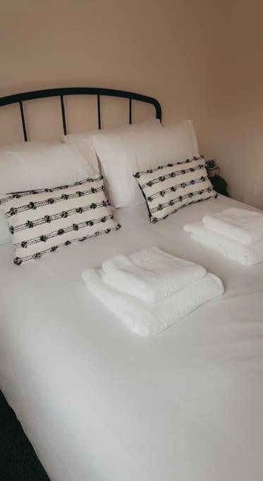 Lovely 1 Bedroom Studio Apartment - Merthyr Tydfil Eksteriør billede